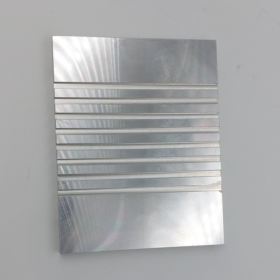 Płyta radiatora — Frezowanie CNC, Aluminium — realizacja iDeal CNC